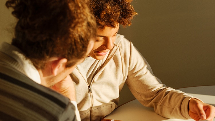 Barneombudet: ungdom og voksenperson