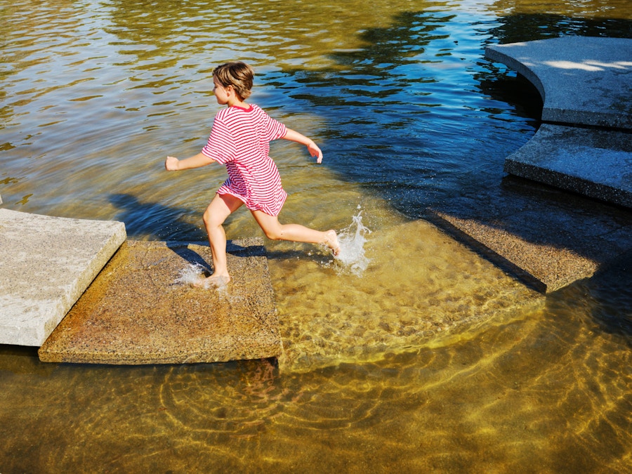 Barneombudet: barn som løper i vann