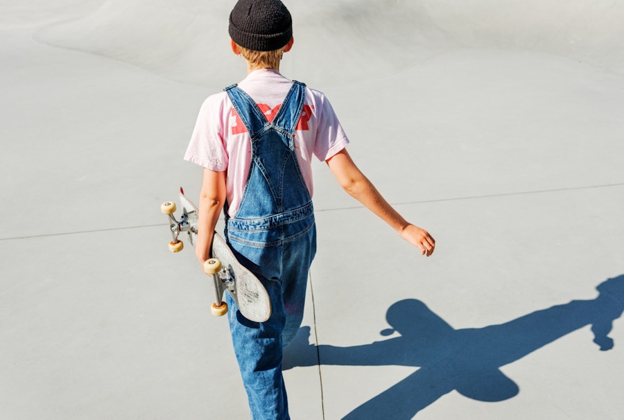Barneombudet: gutt med skateboard