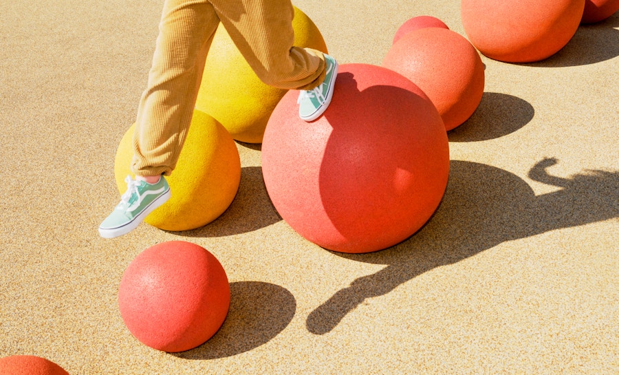 Barneombudet: lek på store røde baller
